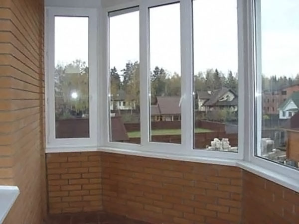 Остекления балкона в частном доме, коттедже и даче