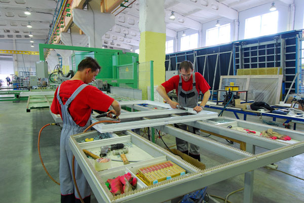 Фирма по остеклению балконов в Москве и Московской области