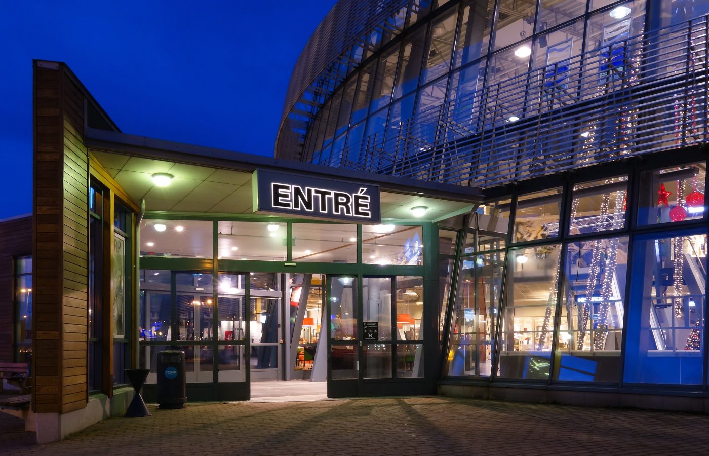 2560px-Entrance_to_Torp_shopping_mall_west_part